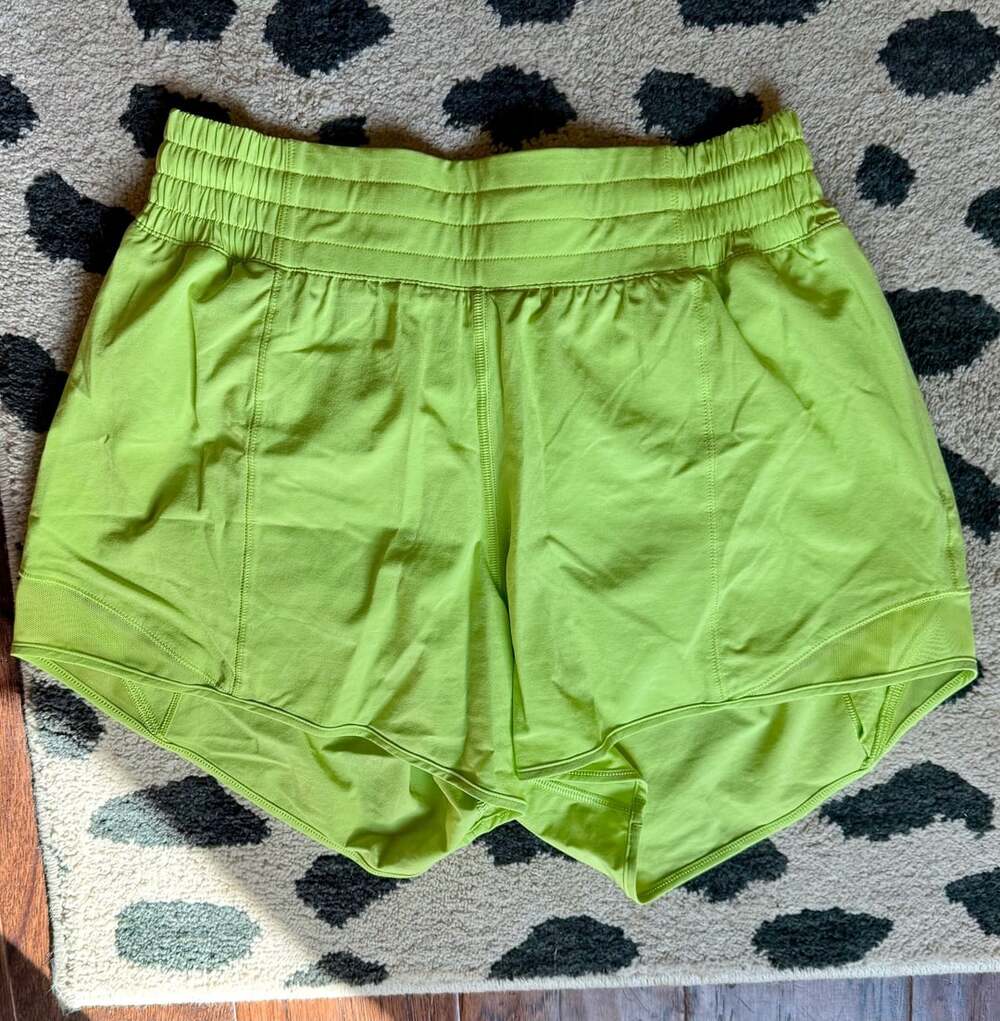 Lululemon Hotty Hot High-Rise Lined Short 4" Scream Green Light Size 6